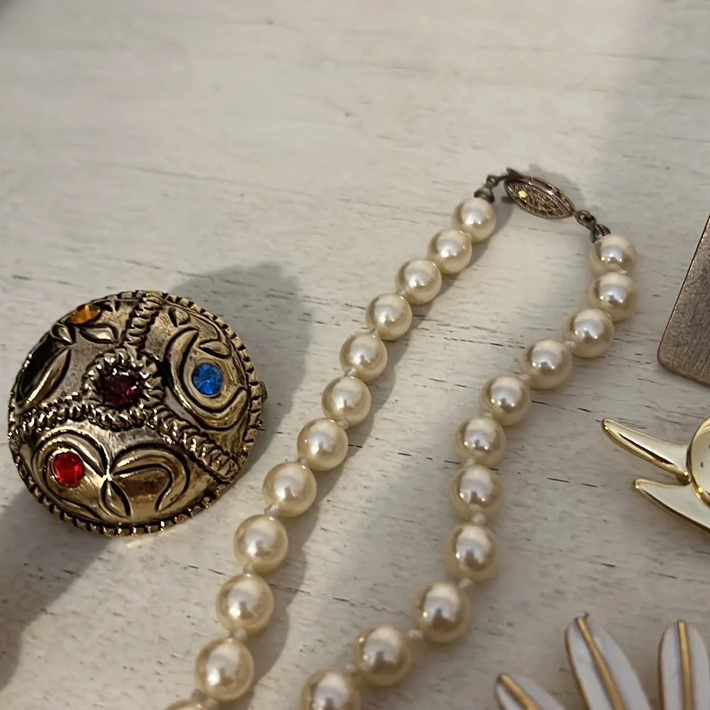 designer costume jewelry brooches necklace mod dep Sarah danecraft avon lot